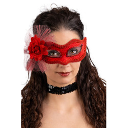 Červená škraboška s kamínky, květinou a tylem